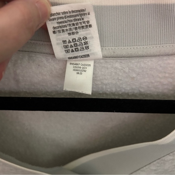 PINK Victoria Secret Cropped Gray V-Neck Women's Sweater Size Large - Picture 5 of 11